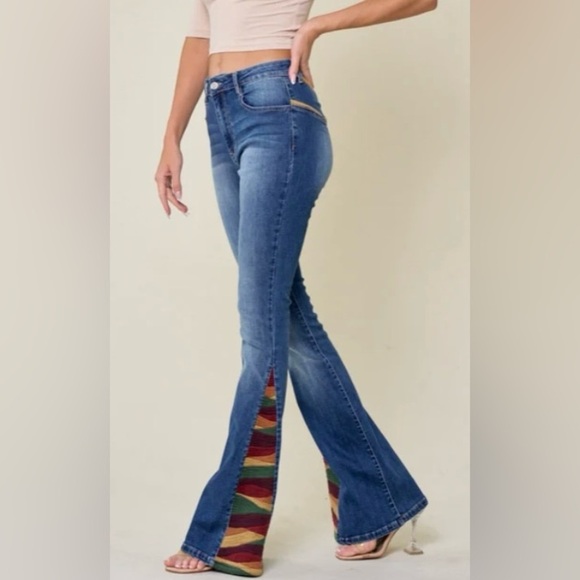 saints & hearts Denim - SAINTS & HEARTS
Embroidered boho  Flare Jeans size medium